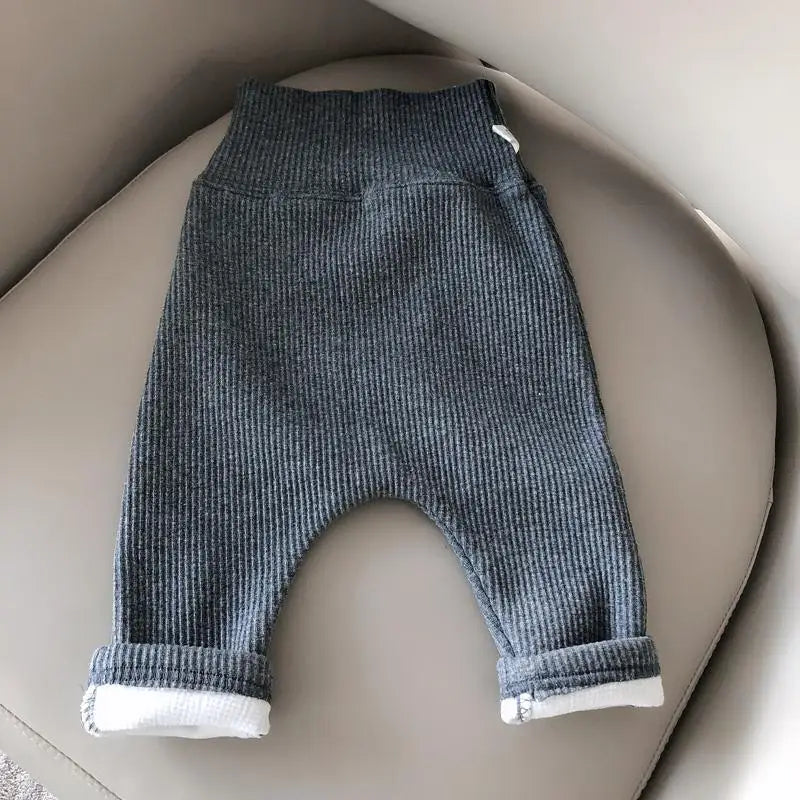 Pantalon bébé pour l’automne et l’hiver